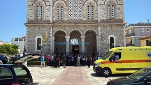 Μεσολόγγι: Σε φορτισμένο κλίμα η κηδεία της Αθηνάς Παπαχρήστου – Ήχησε η σειρήνα του ασθενοφόρου που είχε δωρίσει στο ΕΚΑΒ (Βίντεο)