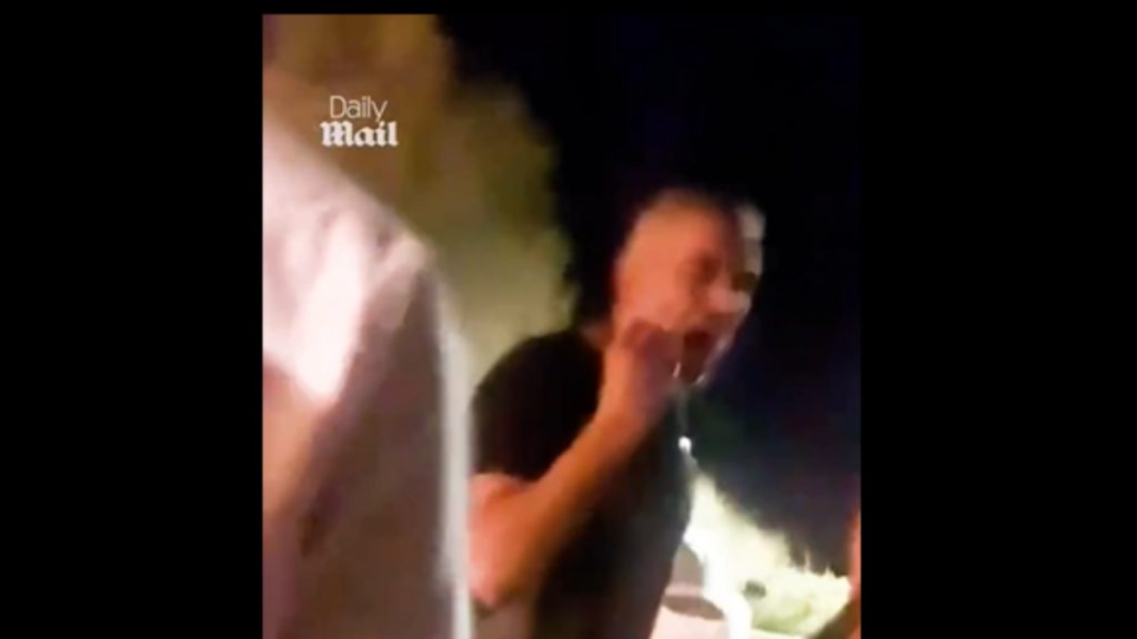 Καταγγελία Εβραίων τουριστών για ταβέρνα στη Νάξο: Αφίσα υπέρ Παλαιστίνης και η έντονη αντίδραση του ιδιοκτήτη (βίντεο)