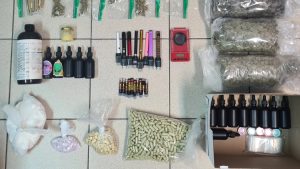 Θεσσαλονίκη: Αλλοδαποί έκρυβαν ναρκωτικά σε σκηνή κάμπινγκ – Δύο συλλήψεις