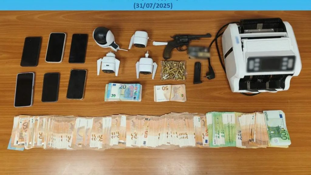 Ξεριζώθηκε σπείρα διακίνησης ναρκωτικων – Κατασχέθηκαν πάνω από 270 δενδρύλλια υδροπονικής καλλιέργειας, 5 συλλήψεις (Εικόνες +Βίντεο)