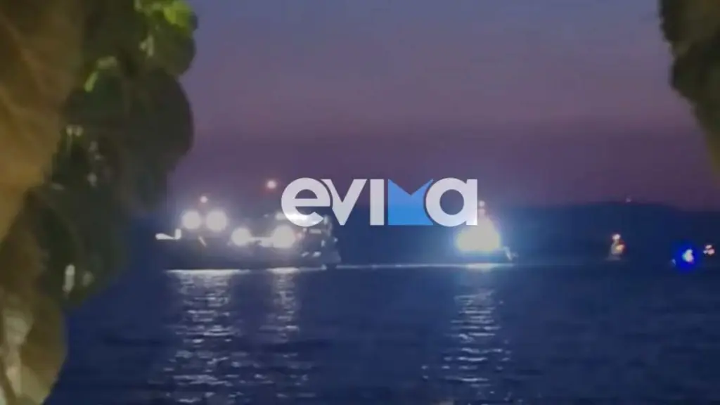 Νέα Στύρα: Έφτασε στο λιμάνι το πλοίο που είχε προσαράξει σε ύφαλο