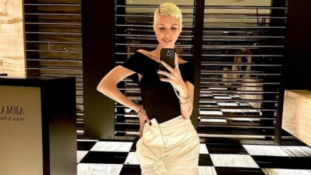Αλεξάνδρα Νικολαΐδου: Ποια ήταν η σύντροφος του Ντέμη Νικολαΐδη – Η μάχη με τον καρκίνο, η τελευταία της ανάρτηση και η υποκριτική
