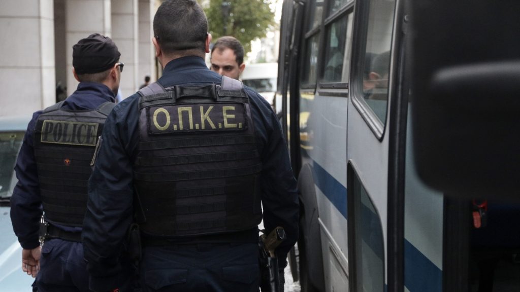 Αποκλειστικό: Ένας αστυνομικός και δύο στρατιωτικοί συνελήφθησαν στην Κρήτη – Πως αποκαλύφθηκε η υπόθεση
