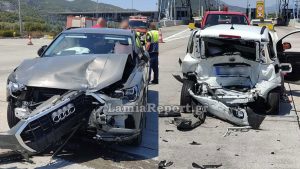 Φθιώτιδα: Αυτοκίνητο «καρφώθηκε» πίσω από σταματημένο όχημα (Φωτογραφίες)