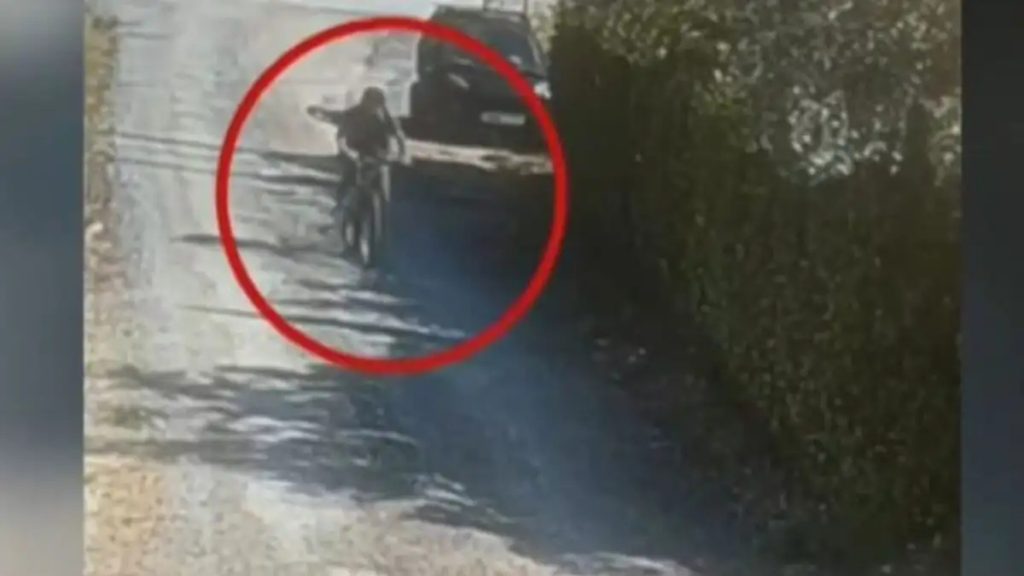 Η στιγμή που 62χρονος εγκαταλείπει το σημείο της φωτιάς στην Παιανία (Βίντεο)