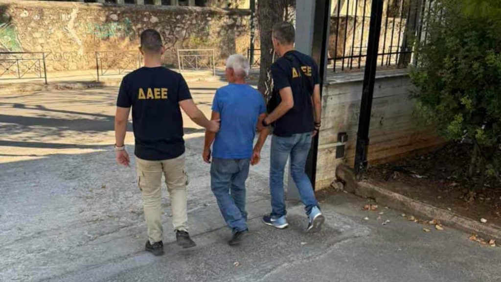 Φωτιά στην Παιανία: Συνελήφθη 62χρονος για εμπρησμό από πρόθεση (εικόνες)