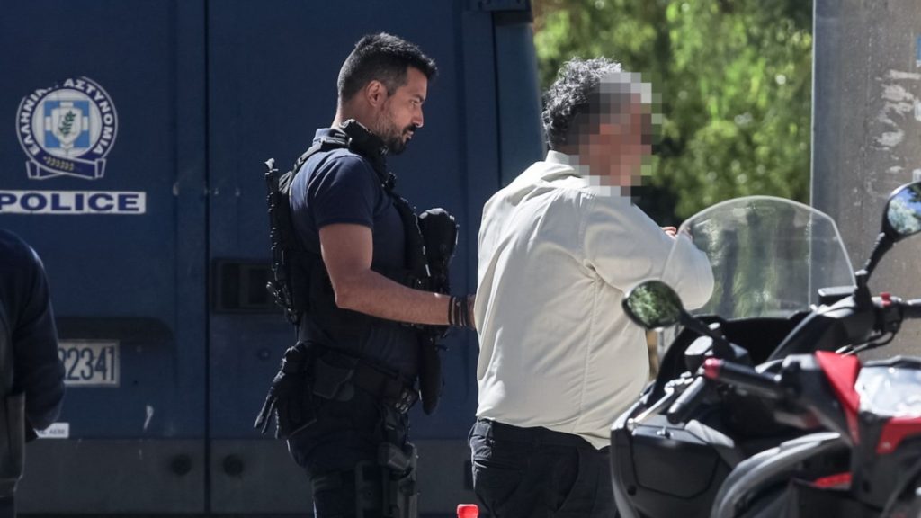Παλλήνη: Απολογείται ο 48χρονος εμπρηστής – “Είναι όλα ψέματα, είμαι αθώος”