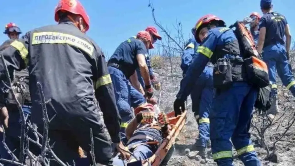 Πάτρα: Κατάγματα σε γόνατο, φτέρνα και σπόνδυλο έχει ο πυροσβέστης που έπεσε σε χαράδρα