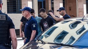 Προθεσμία για να απολογηθούν την Κυριακή έλαβαν οι δύο συλληφθέντες για τον εμπρησμό – «Ντροπή, κάψατε την Πάτρα» τους φώναξαν πολίτες