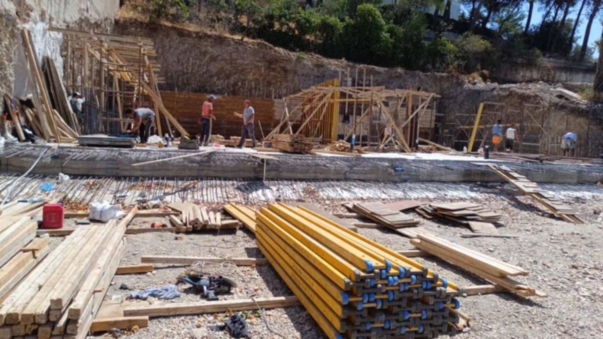 Πεντέλη: Μία σύλληψη για εκτέλεση εργασιών με τροχό κοπής εν μέσω ακραίου κινδύνου πυρκαγιάς (Εικόνες)
