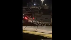 Νέα Πέραμος: Μπήκαν με αυτοκίνητο σε μαρίνα τα μεσάνυχτα και την μετέτρεψαν σε… κλαμπ  (βίντεο)