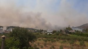 Φωτιά στην Πρέβεζα: Μπαράζ μηνυμάτων από το 112 για εκκενώσεις οικισμών