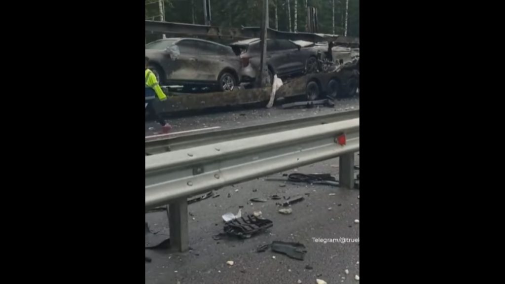 Ρωσία: Φορτηγό εκρήγνυται σε αυτοκινητόδρομο – Τουλάχιστον ένας νεκρός, δείτε το βίντεο