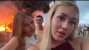 Ρωσία: Συνελήφθησαν 2 ρωσίδες influencers μετά από βίντεο που τράβηξαν μπροστά από φλεγόμενο διυλιστήριο