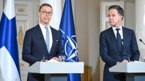Politico: Ο ΓΓ του ΝΑΤΟ, Μαρκ Ρούτε, και ο Φινλανδός πρωθυπουργός, Αλεξάντερ Στουμπ, μαζί με τον Ζελένσκι στον Λευκό Οίκο”