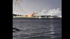 Οριοθετήθηκε η φωτιά στο Βρωμοπούσι Σαλαμίνας – Δεν υπάρχει ενεργό μέτωπο