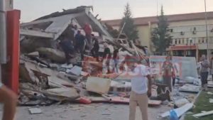 Σεισμός 6,1 Ρίχτερ κοντά στις ακτές της Τουρκίας – Κατέρρευσε κτίριο στην Μπαλικεσίρ, Δείτε LIVE εικόνα (Βίντεο)
