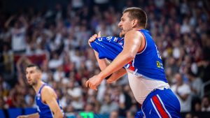 Λετονία – Σερβία 80-84: Ασταμάτητος Γιόκιτς την οδηγεί – Μυθικό νταμπλ-νταμπλ από τον Σέρβο σταρ
