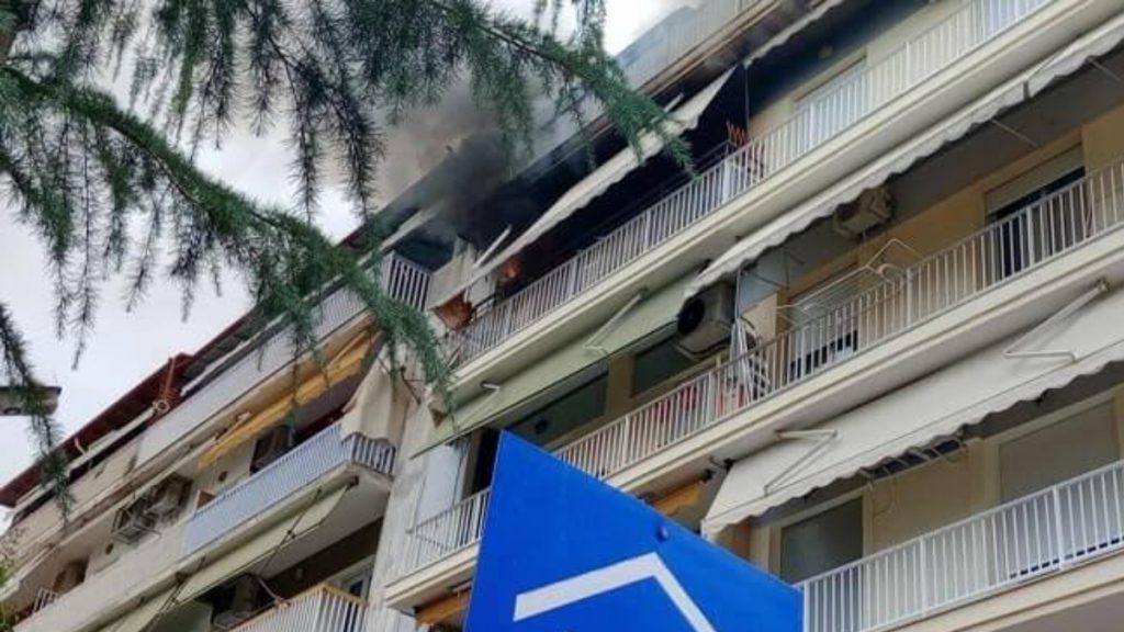 Σέρρες: Εκτεταμένες ζημιές σε διαμέρισμα μετά από πυρκαγιά (Βίντεο)