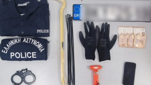 Συνελήφθη 24χρονος στη Βούλα για κλοπή και βίαιη συμπεριφορά σε υπαλλήλους (Εικόνες)