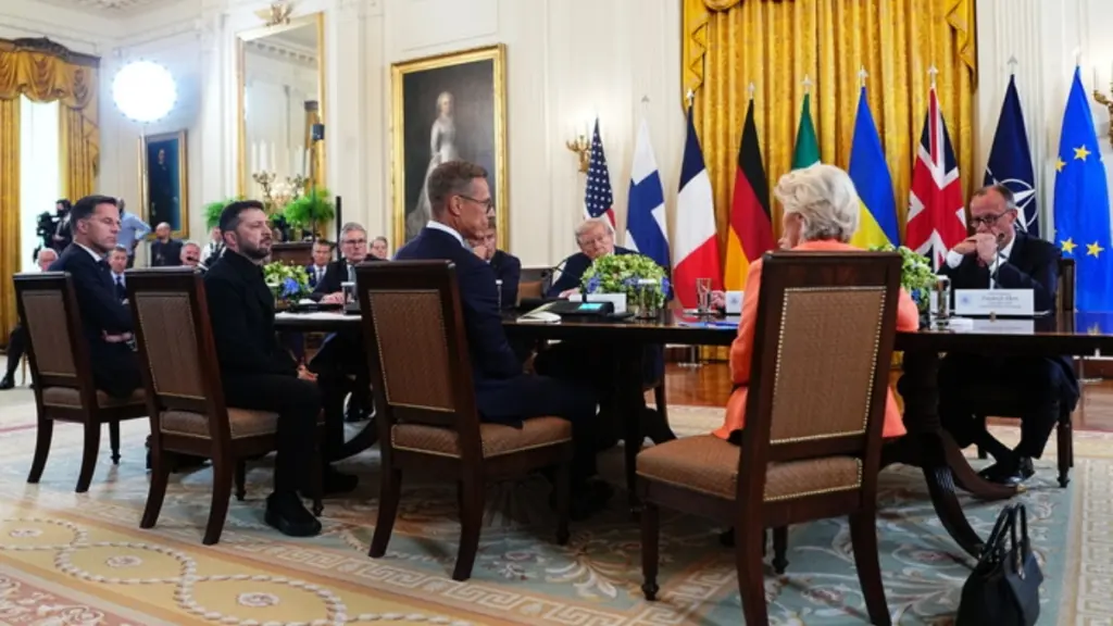 Σύνοδος για Ουκρανία: Ο Τραμπ βάζει στο τραπέζι συνάντηση Πούτιν – Ζελένσκι πριν την τριμερή