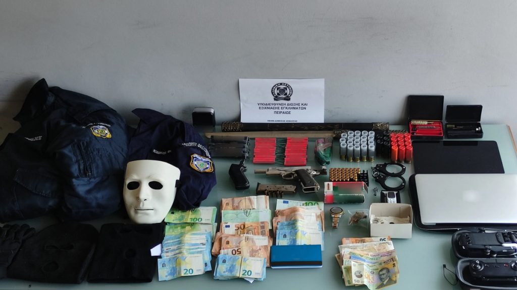 Ταύρος: Συνελήφθη 38χρονος για ενδοοικογενειακή βία – Βρέθηκαν όπλα και βεγγαλικά στο σπίτι του