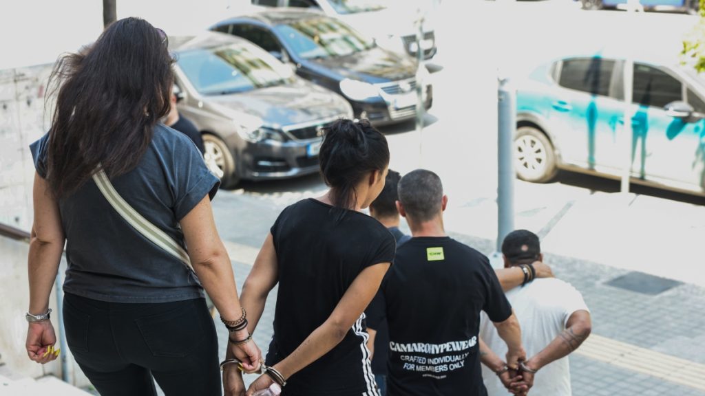 Θεσσαλονίκη: Προθεσμία για να απολογηθεί πήρε το ζευγάρι που φέρεται να κακοποιούσε σεξουαλικά τη 10χρονη κόρη της γυναίκας
