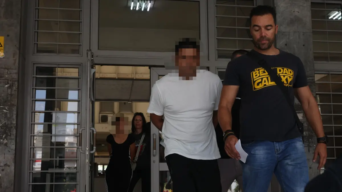Θεσσαλονίκη: Προφυλακιστέοι κρίθηκαν η 24χρονη και ο 37χρονος σύντροφός της που κατηγορούνται για τον βιασμό της 10χρονης