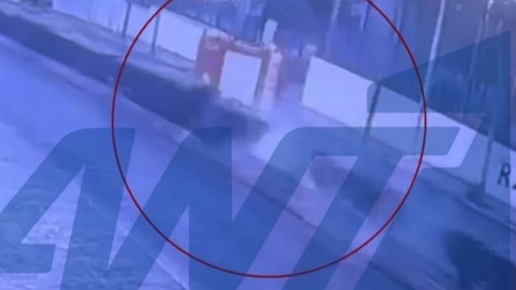 Νέα Χαλκηδόνα: H στιγμή της εκτροπής του πυροσβεστικού οχήματος – Βίντεο Ντοκουμέντο