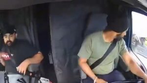 Φλόριντα: Οδηγός νταλίκας κάνει παράνομη αναστροφή και προκαλεί τροχαίο με τρεις νεκρούς – Δείτε το σοκαριστικό βίντεο