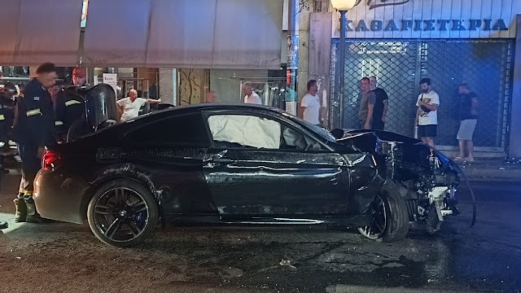 Σοβαρό τροχαίο στην Βουλιαγμένης – Από θαύμα σώθηκαν οδηγός και συνοδηγοί