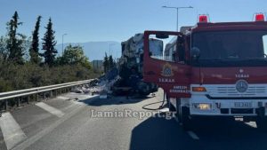 Τροχαίο έξω από τη Λαμία με νταλίκες – Η εθνική οδός γέμισε αλεύρι