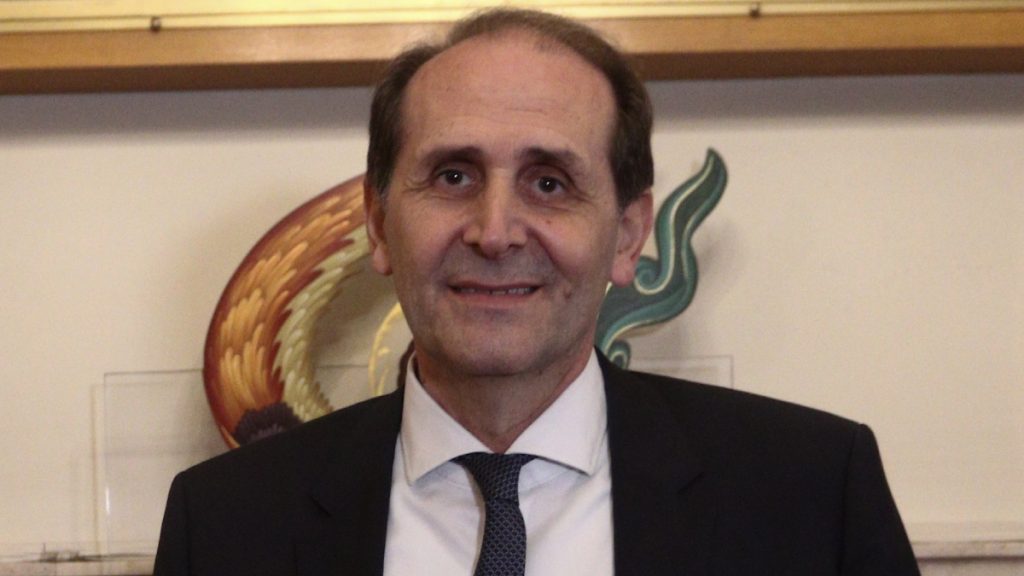 Απόστολος Βεσυρόπουλος: Υπέστη ανακοπή σε παραλία της Χαλκιδικής – Δίνει μάχη για τη ζωή του