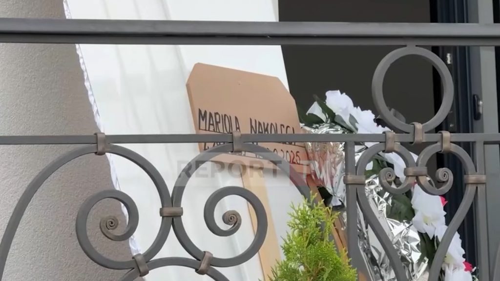 Γυναικοκτονία στον Βόλο: Βαρύ πένθος στην κηδεία της 36χρονης – Τα παιδιά της δεν μπόρεσαν να ταξιδέψουν