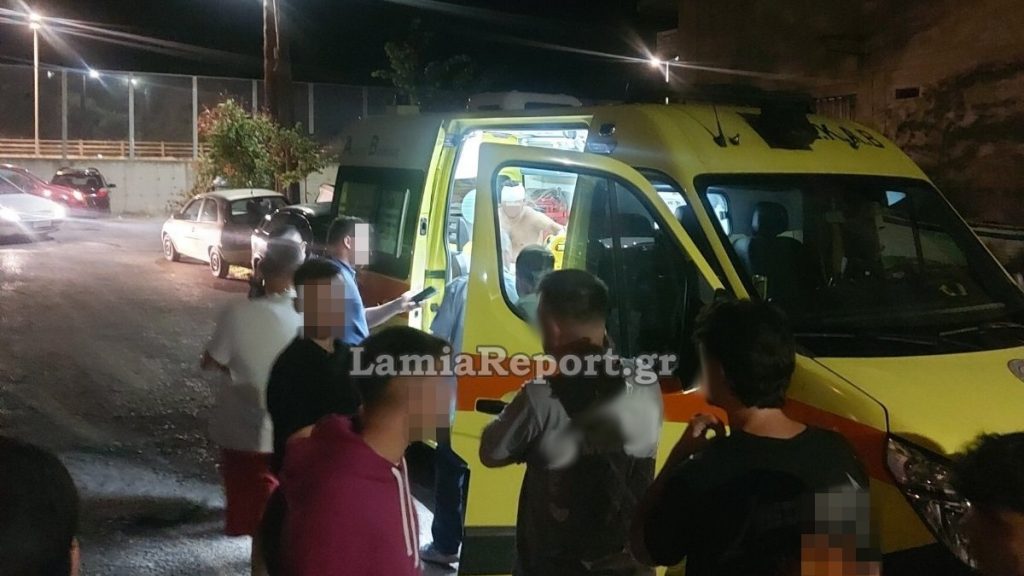 Καμένα Βούρλα: Άγριος καυγάς μεταξύ νεαρών αλλοδαπών – Στο νοσοκομείο τέσσερεις τραυματίες (φωτογραφίες)