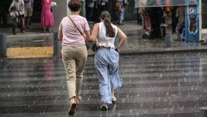 Καιρός: Ριπές βροχής στο κέντρο της Αθήνας – Οι περιοχές με τα μεγαλύτερα ύψη