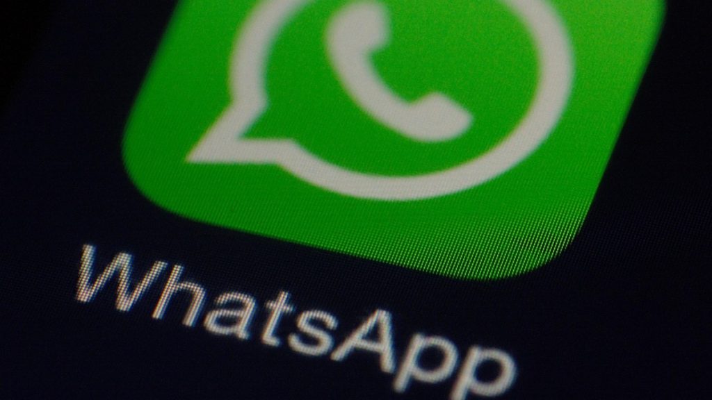 «Κατέβασε» εκατομμύρια λογαριασμούς το WhatsApp – Συνδέονταν με απάτες