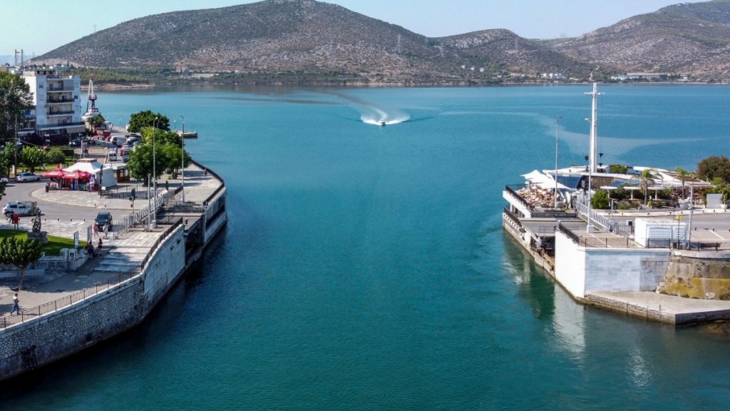 Γέφυρα Χαλκίδας: Παραμένει κομμένη στα δύο η πόλη – Απροσδιόριστος ο χρόνος αποκατάστασης (Εικόνες)