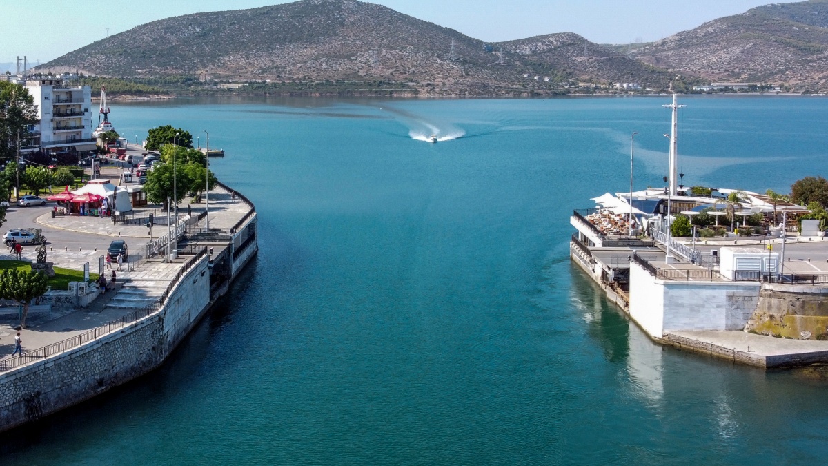 Γέφυρα Χαλκίδας: Παραμένει κομμένη στα δύο η πόλη – Απροσδιόριστος ο χρόνος αποκατάστασης (Εικόνες)