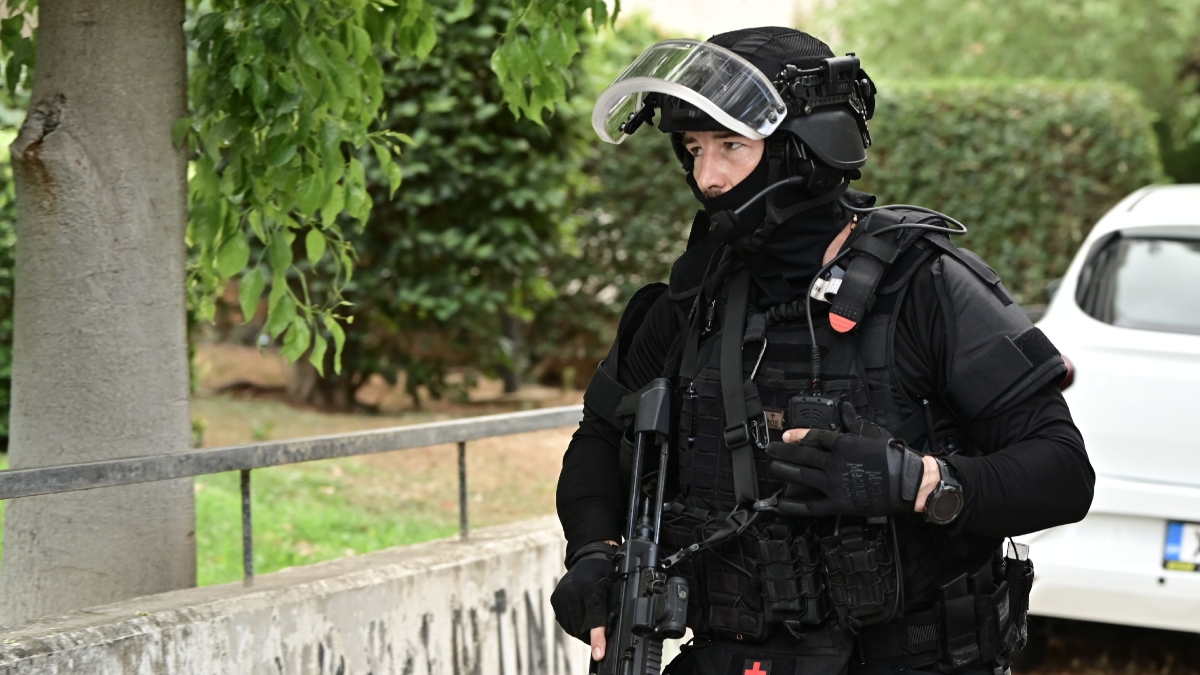Χολαργός: Συνελήφθη ο άνδρας που πέταξε μολότοφ και ταμπουρώθηκε στο σπίτι του