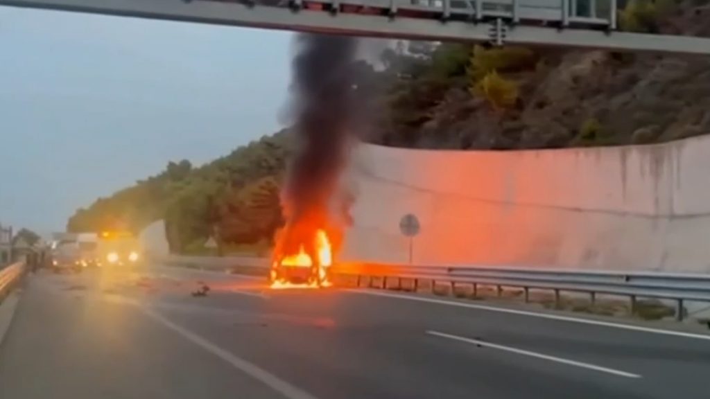 Τροχαίο στην Ολυμπία Οδό: “Πήγαινε στη δουλειά κι έγινε το κακό, δεν πρόλαβε να κάνει τίποτα” λέει φίλη του 54χρονου που σκοτώθηκε