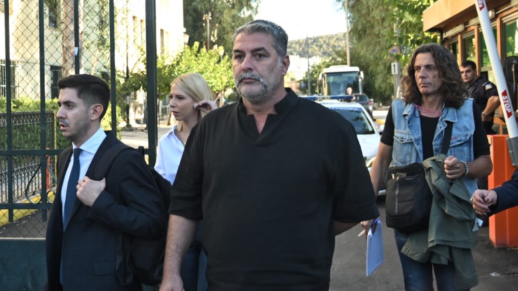 Βασίλης Μπισμπίκης: Το τηλεφώνημα στην ΕΛΑΣ 10 ώρες μετά το τροχαίο στη Φιλοθέη και τα θολά σημεία