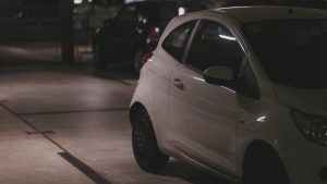 Η Εφορία βάζει στο στόχαστρο τις θέσεις σε υπόγεια πάρκινγκ και πιλοτές που νοικιάζονται “μαύρα”