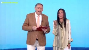 Πρεμιέρα για την “Κοινωνία Ώρα Mega”: Πώς έκαναν “ποδαρικό” για τη νέα σεζόν Χασαπόπουλο – Βούλγαρη (βίντεο)