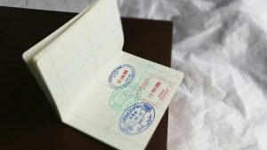 Οι ΗΠΑ αναστέλλουν τις βίζες για σχεδόν όλους όσοι έχουν παλαιστινιακά διαβατήρια