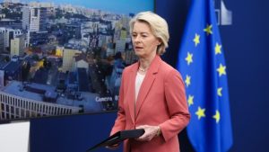 Η Κομισιόν επιβεβαιώνει τις παρεμβολές στο αεροσκάφος της Φον ντερ Λάιεν – “Δείχνει” τη Μόσχα