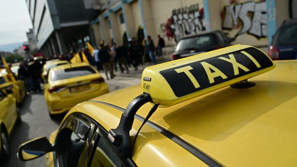Χωρίς ταξί από αύριο και για 48 ώρες η Αττική – Γιατί απεργούν οι επαγγελματίες οδηγοί