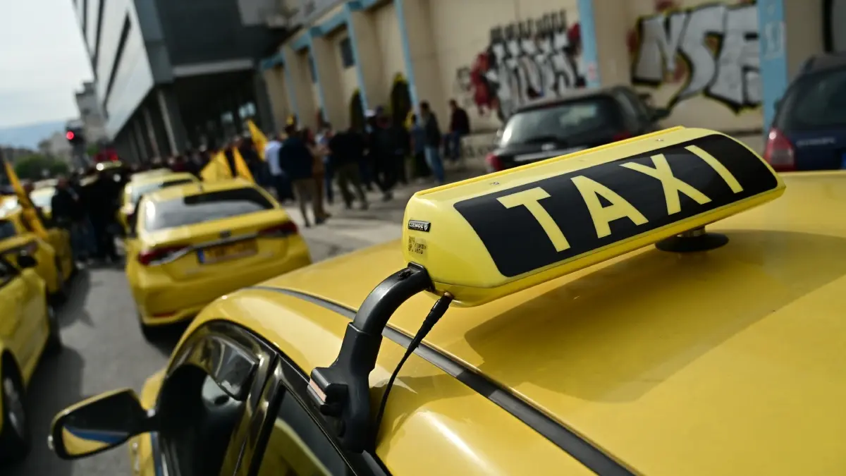 Χωρίς ταξί από αύριο και για 48 ώρες η Αττική – Γιατί απεργούν οι επαγγελματίες οδηγοί