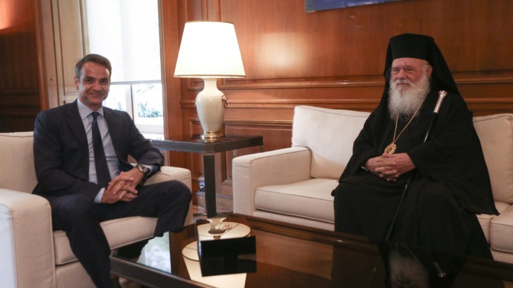 Συνάντηση Μητσοτάκη με τον Αρχιεπίσκοπο Ιερώνυμο στο Μαξίμου