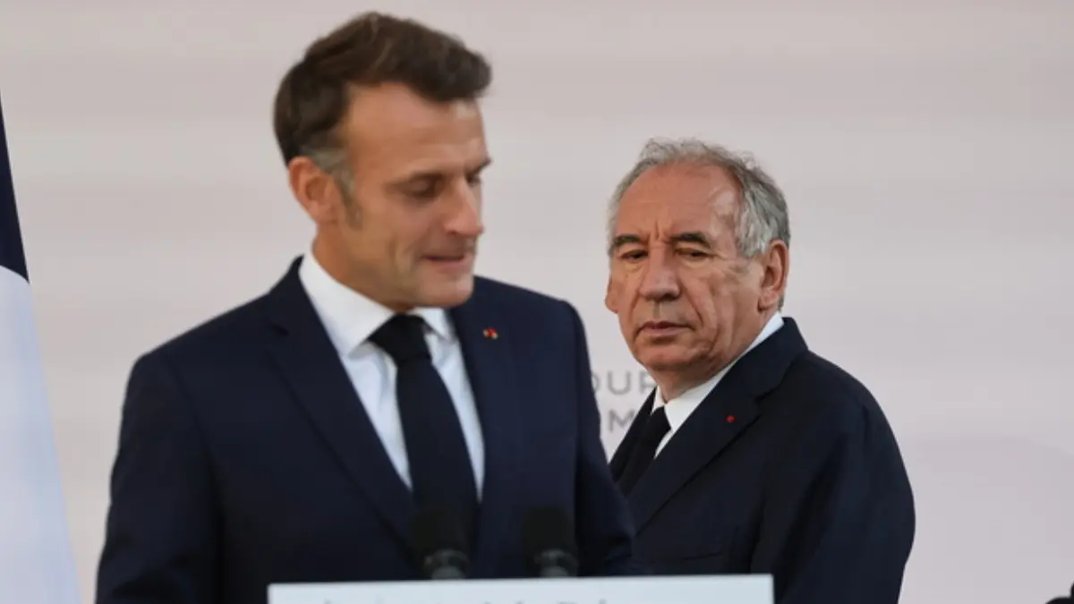Γαλλία ώρα μηδέν: Το βράδυ “πέφτει” η κυβέρνηση Μπαϊρού – Τι θα κάνει ο Μακρόν
